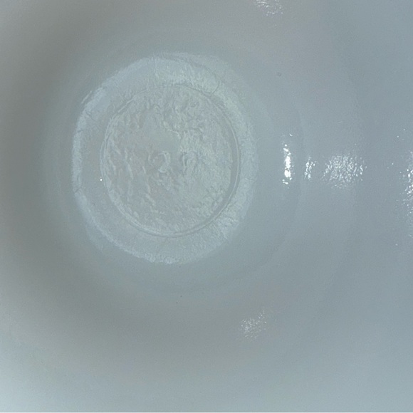 Vintage Milk Glass White Hobnail Vase 9 1/4 inches tall 5 inch diameter - Picture 5 of 7